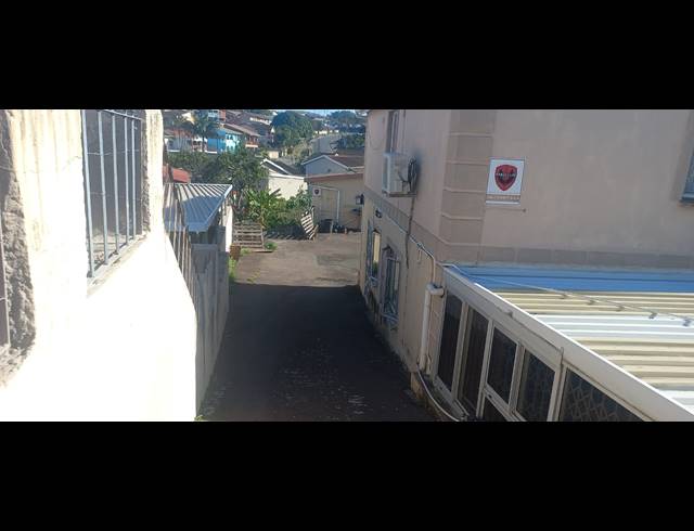 3 BEDROOM FREEHOLD FOR SALE IN MONTFORD